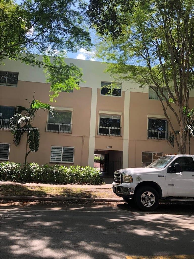 1110 Salzedo St Apt 2G, Coral Gables
