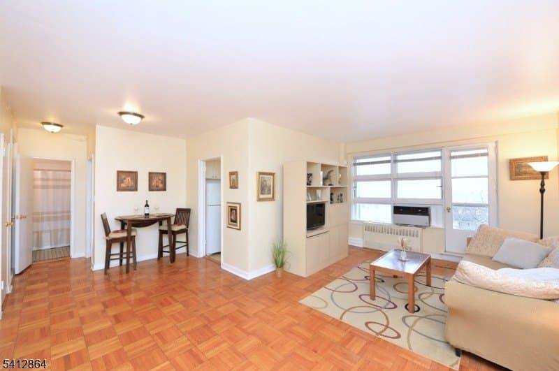 5 Roosevelt Pl Apt 2B, Montclair