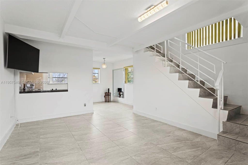 1220 SW 5th St Apt 21