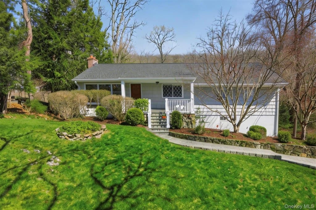 26 Meadow Ln, Chappaqua