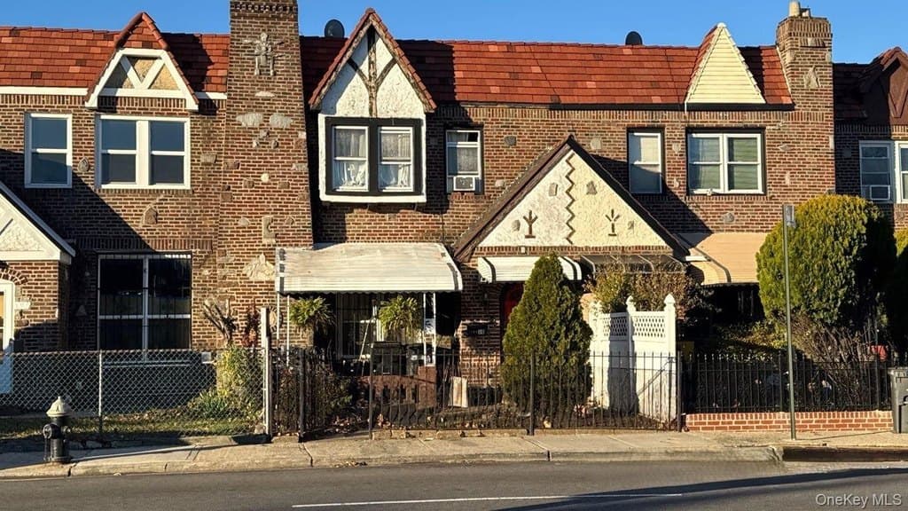 109-10 Francis Lewis Blvd