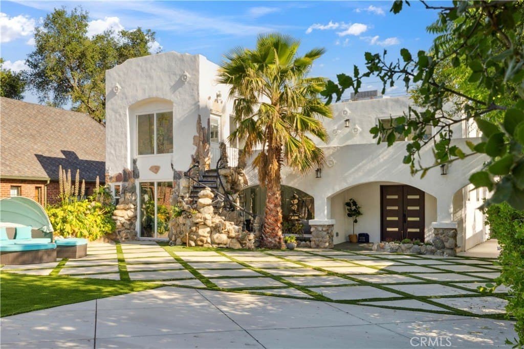 1290 E Woodbury Rd, Pasadena