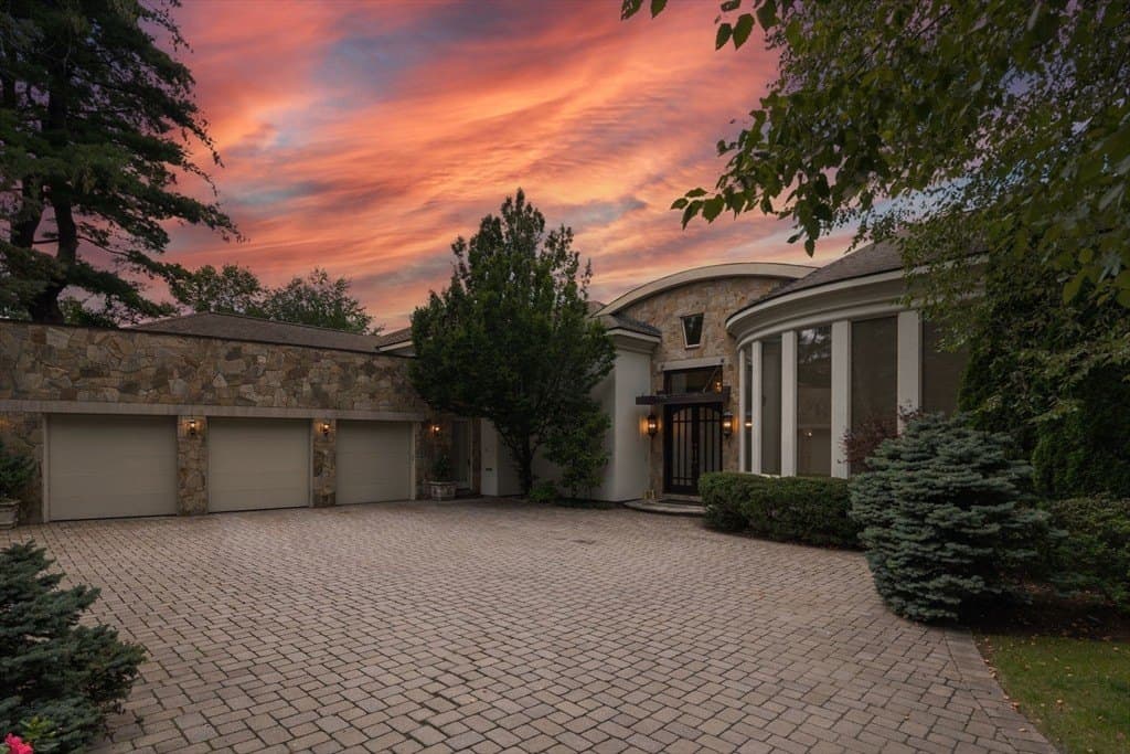 99 Baldpate Hill Rd, Newton