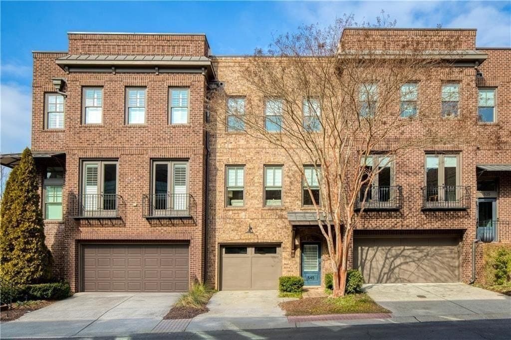 545 Canton Walk, Roswell