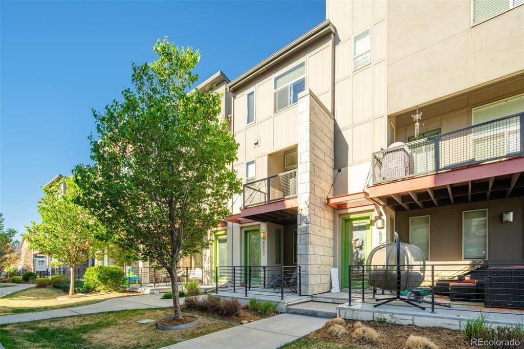 8857 E 55th Ave, Denver