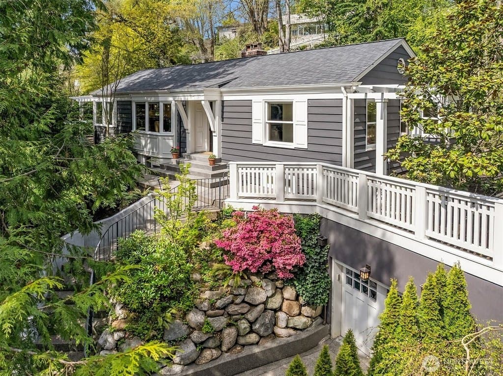 502 Lake Washington Blvd E