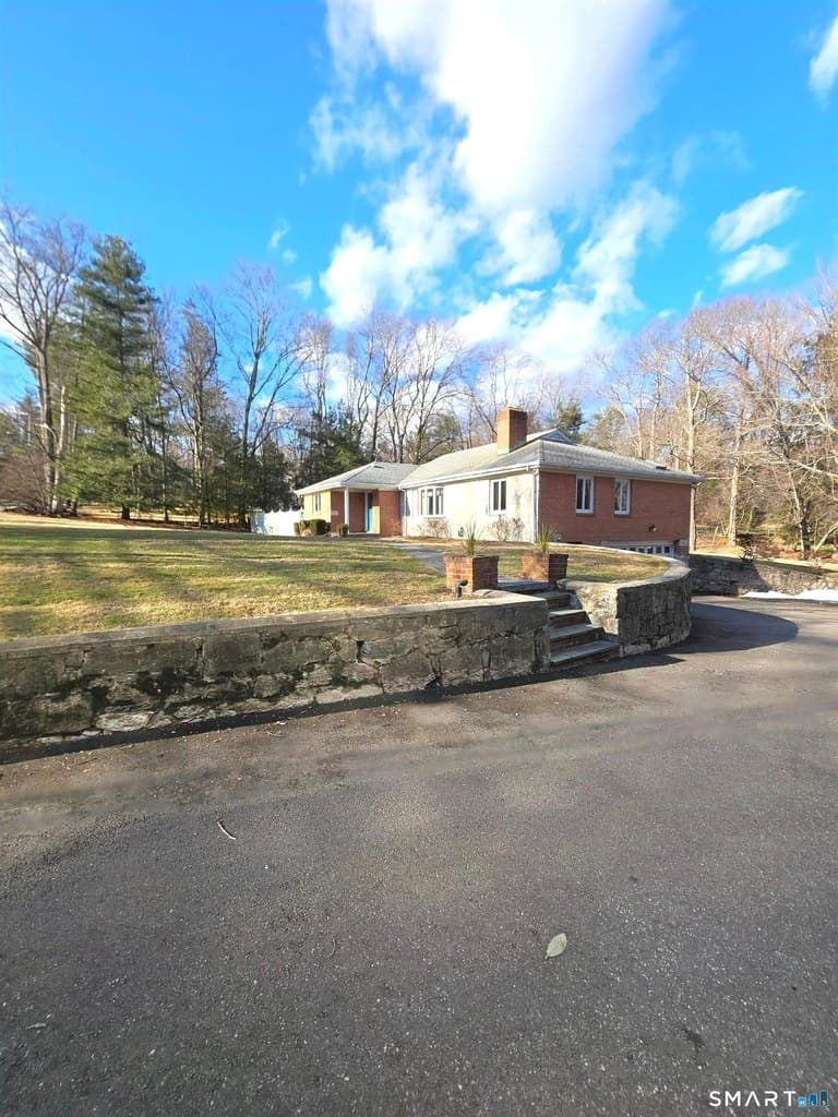 281 Roxbury Rd, Stamford