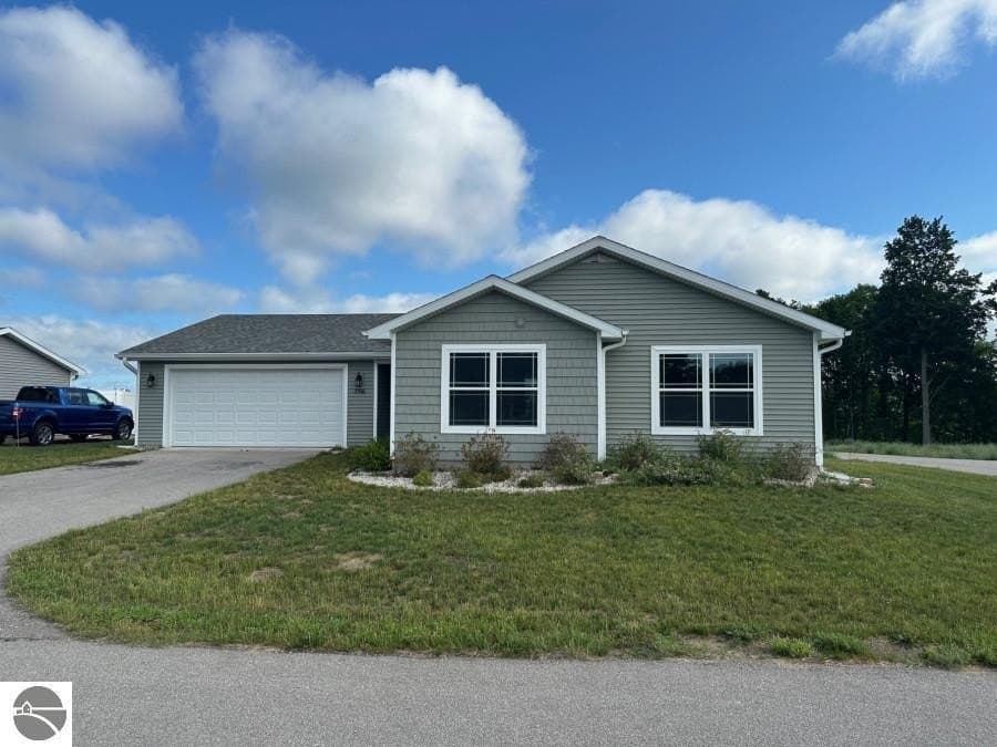 3596 Tanager Dr, Traverse City