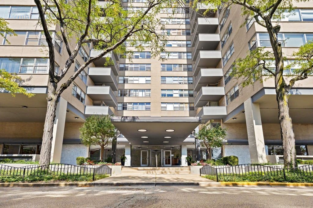 6301 N Sheridan Rd Apt 3A, Chicago