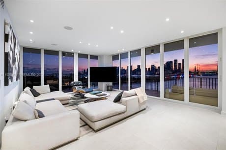 1000 Venetian Way Apt 1004