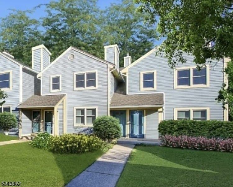 40 Loantaka Way Apt J, Madison