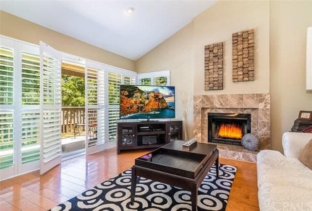 74 Rosehedge Ln, Oak Park