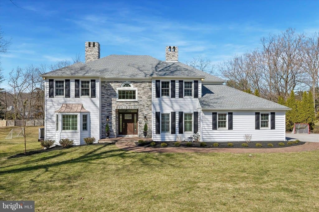 872 Roscommon Rd, Bryn Mawr