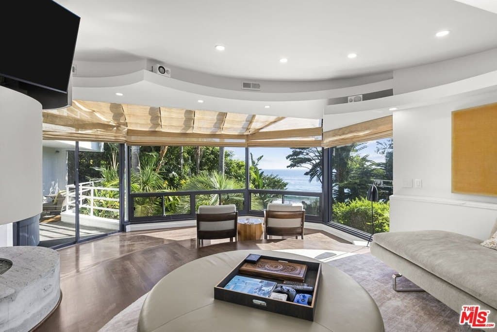 31833 Sea Level Dr, Malibu