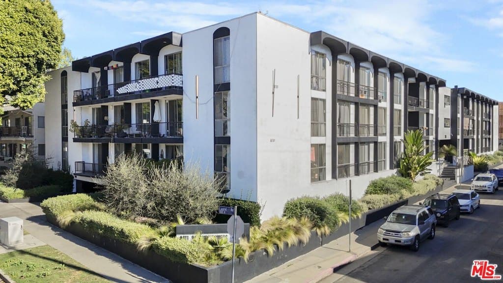 8011 Romaine St, Los Angeles