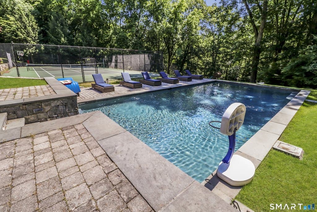 35 Woody Ln, Westport