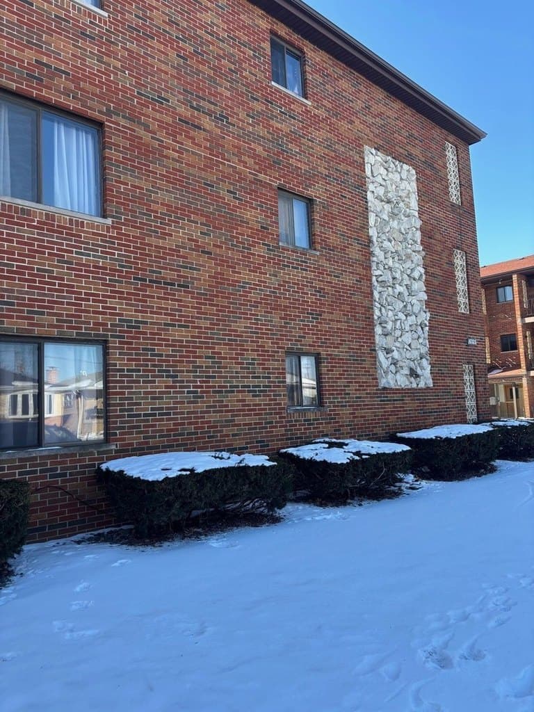 6323 W 64th Pl Apt 1D