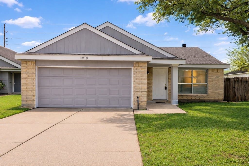 2210 Sunset Trl, Sugar Land