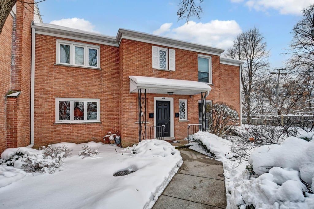 491 Old Surrey Ln Unit A, Hinsdale