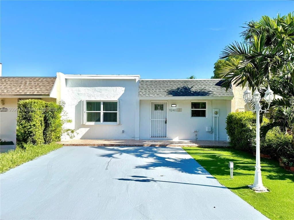 11240 SW 33rd Circle Pl