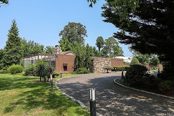 145 Arrandale Ave, Great Neck