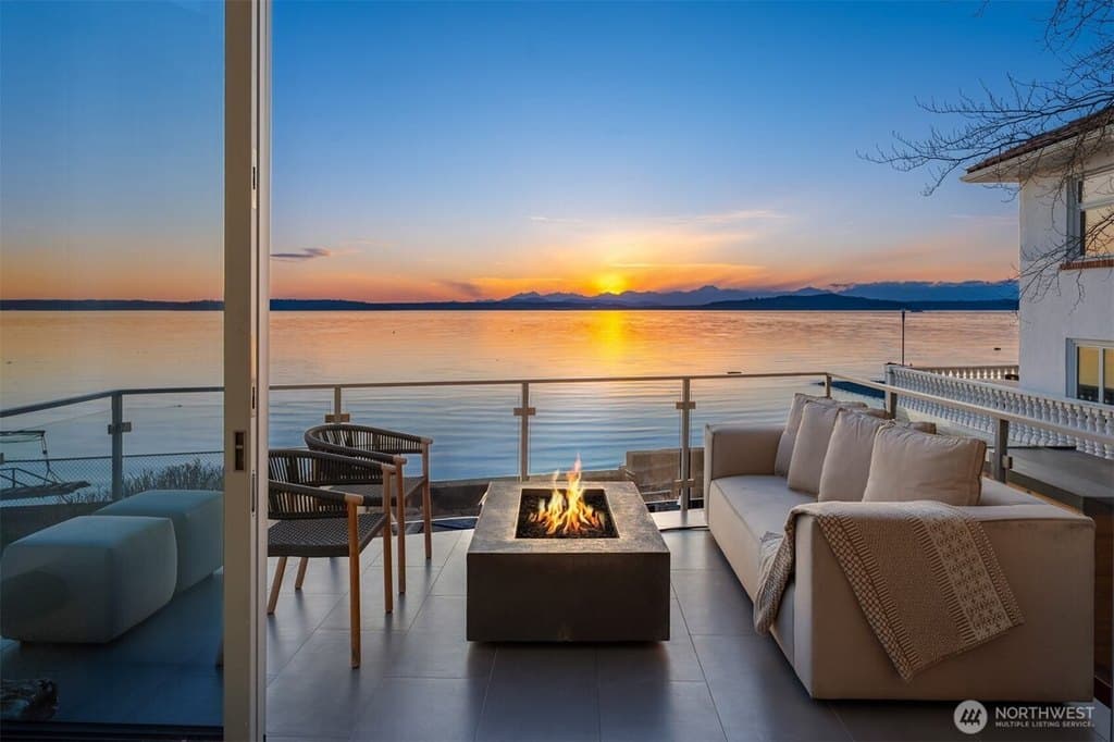 4717 Beach Dr SW, Seattle