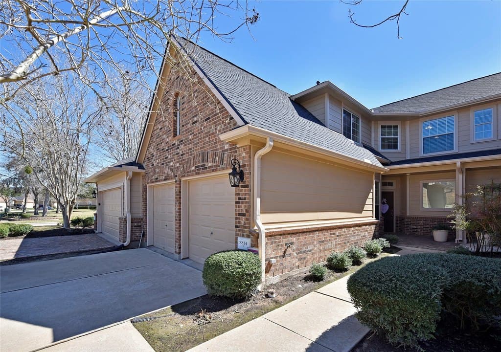 8814 Silent Willow Ln, Sugar Land