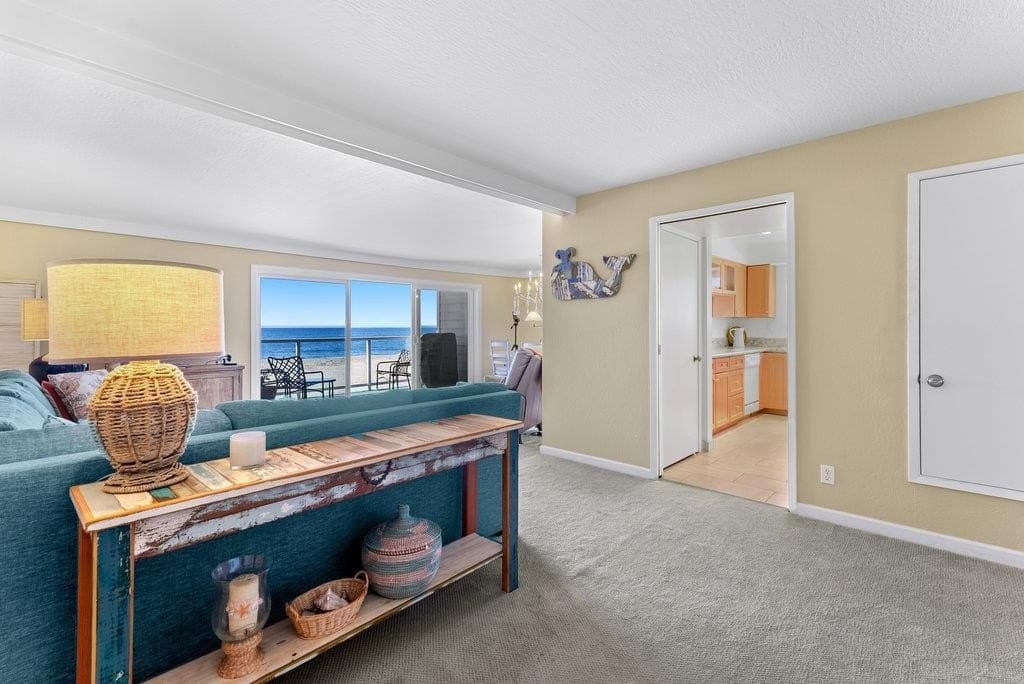 22130 E Cliff Dr Apt 2D, Santa Cruz