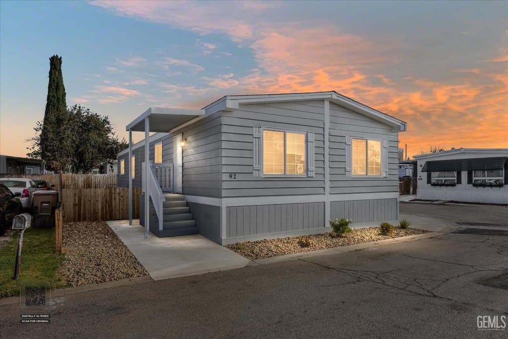 92 Cinnamon Ln, Bakersfield