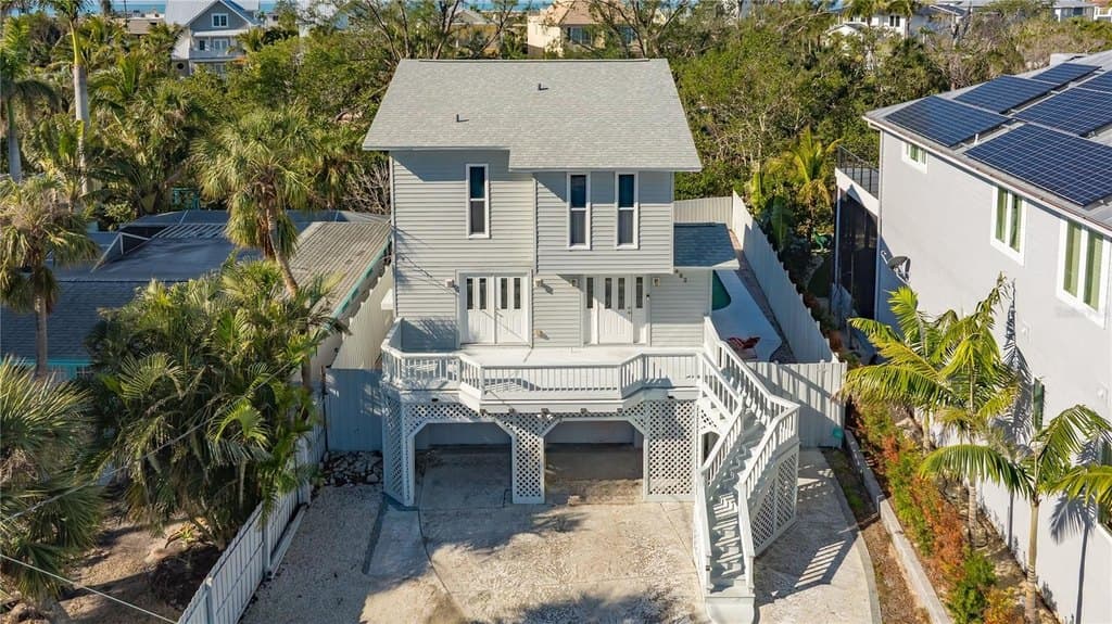 462 Island Cir, Sarasota