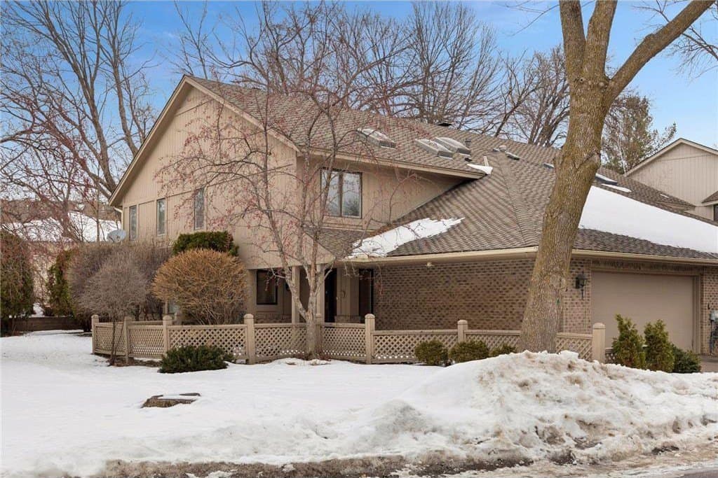 1135 Hollybrook Dr, Wayzata