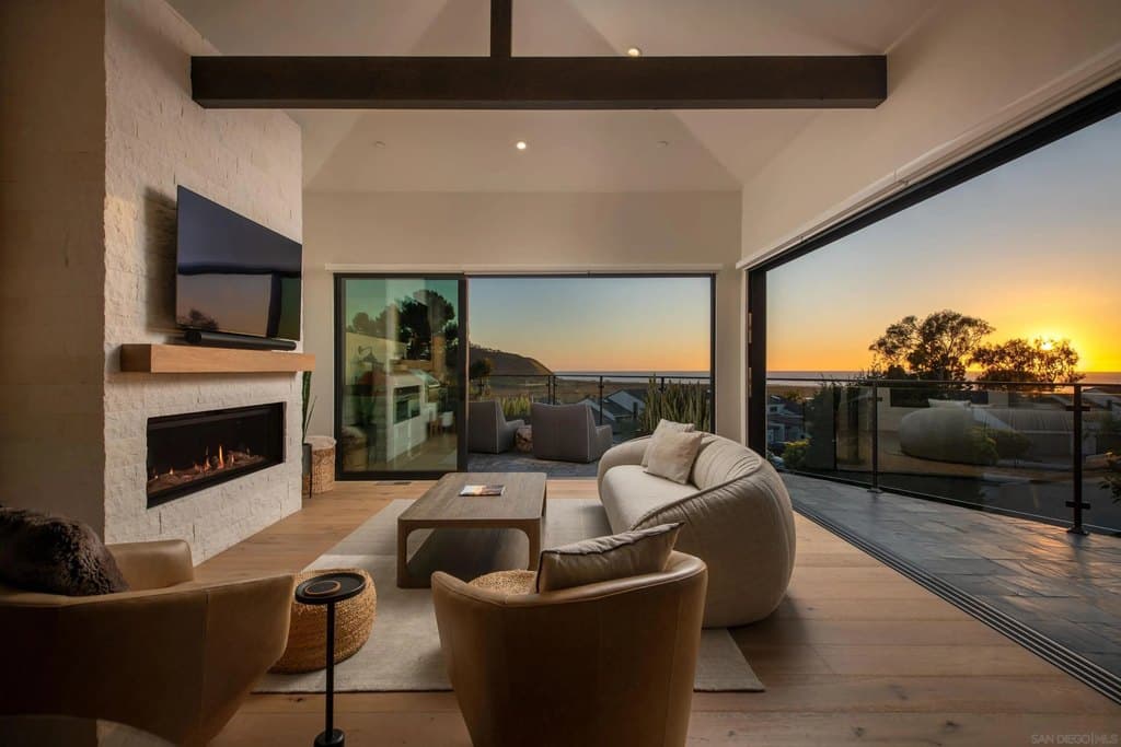 12994 Via Esperia, Del Mar