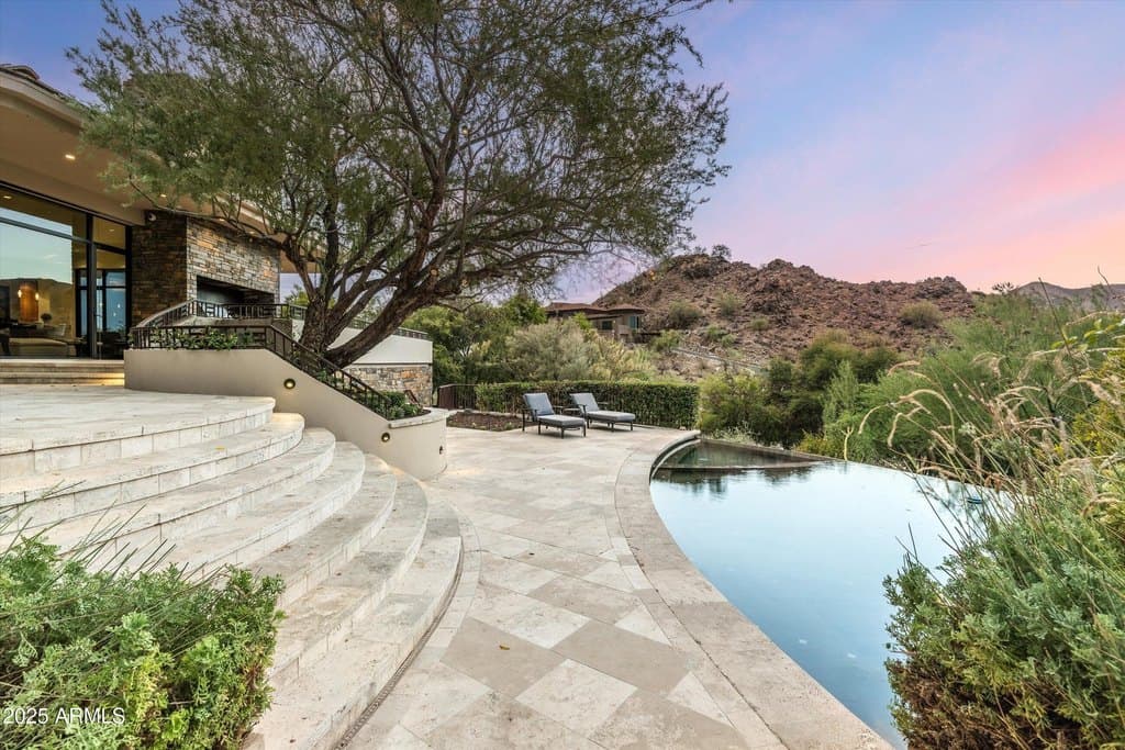 7451 N Las Brisas Ln, Paradise Valley
