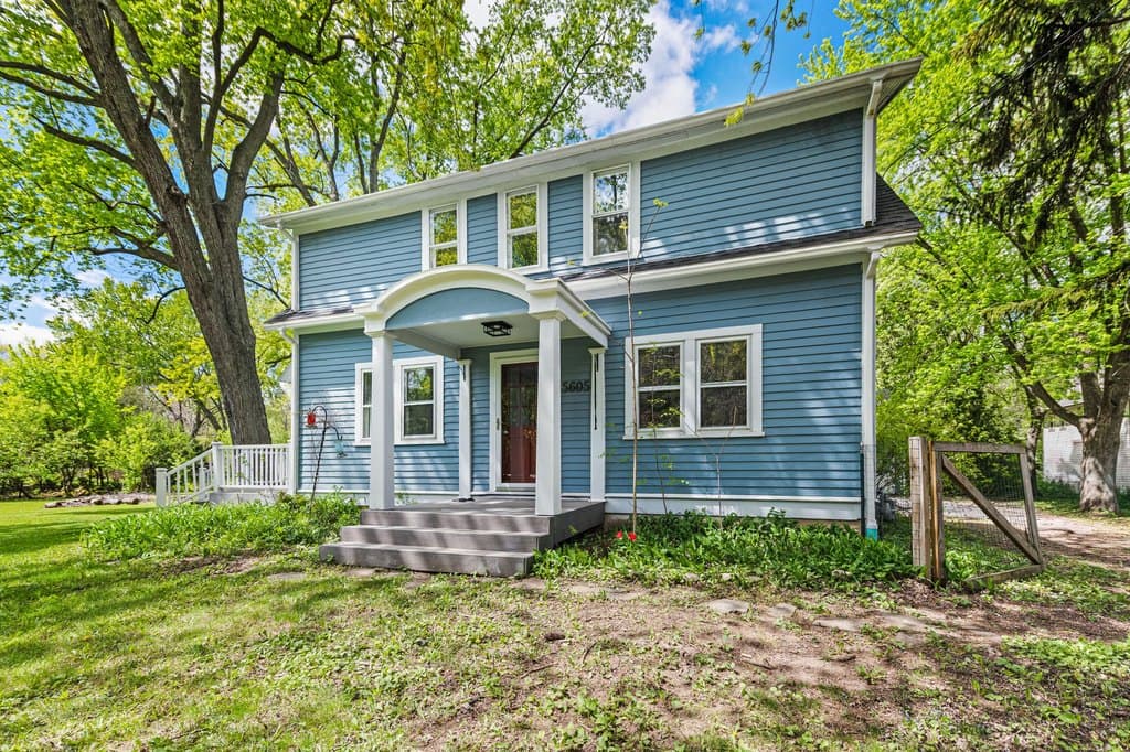 5605 W Pine Ln, Mequon