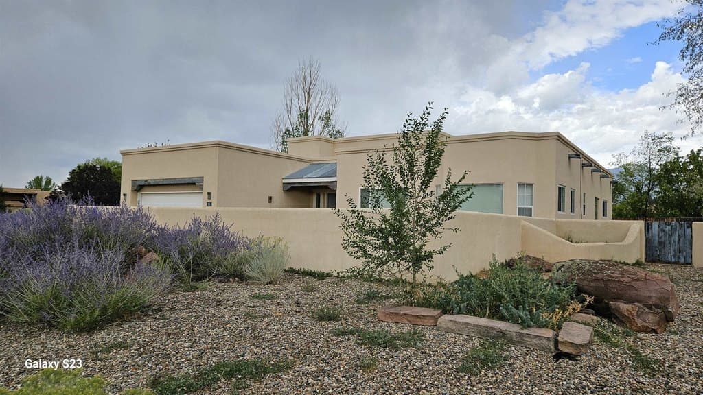 351 Monte Vista Rd, Taos