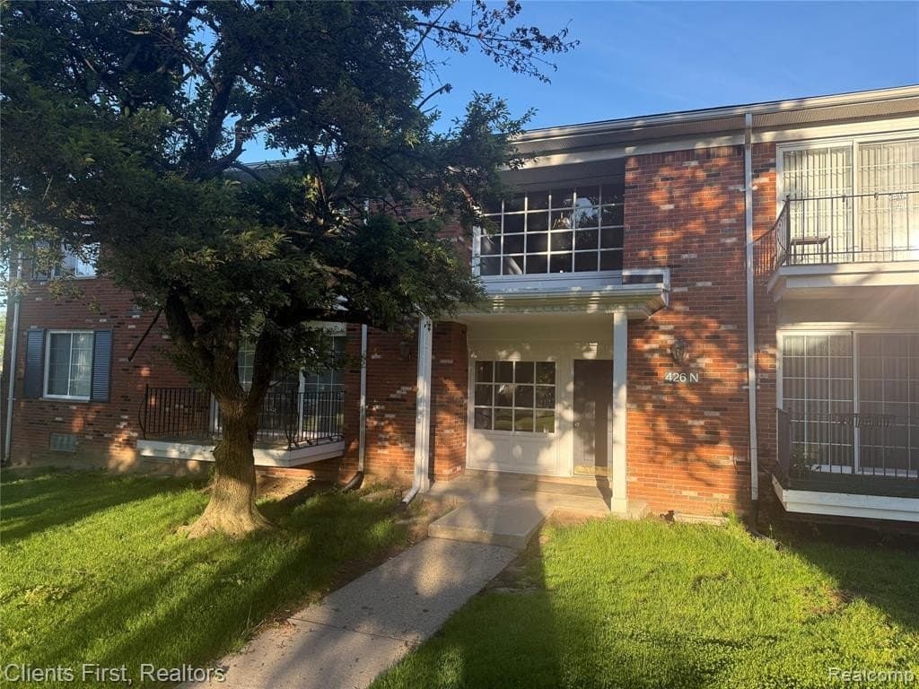 426 Fox Hills Dr N Apt 8, Bloomfield Hills