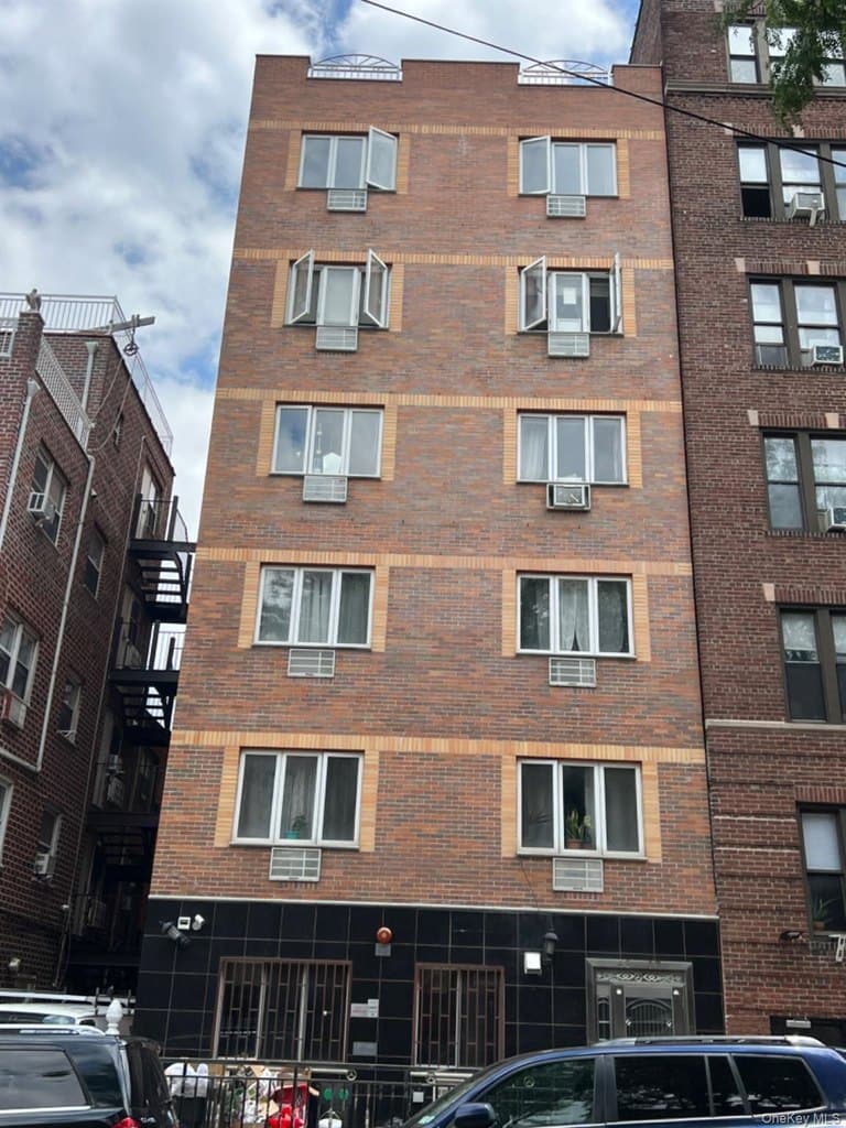 43-07 48th St Unit 5B