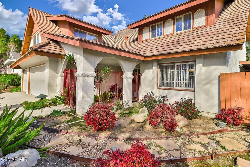 5260 Edgeware Dr, Agoura Hills