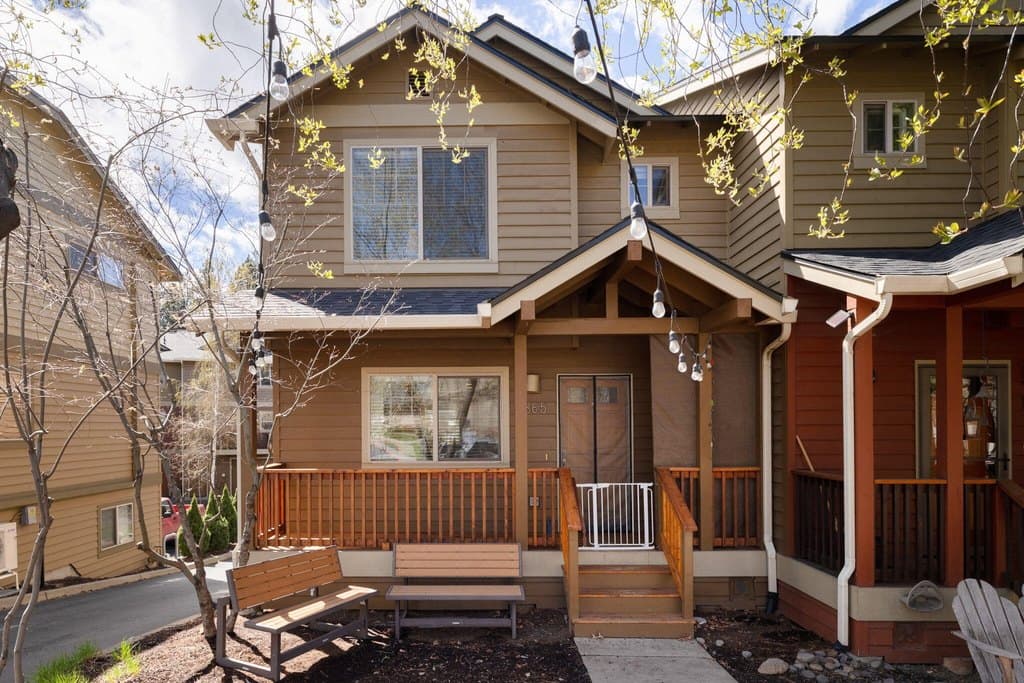 1865 NW Monterey Pines Dr, Bend