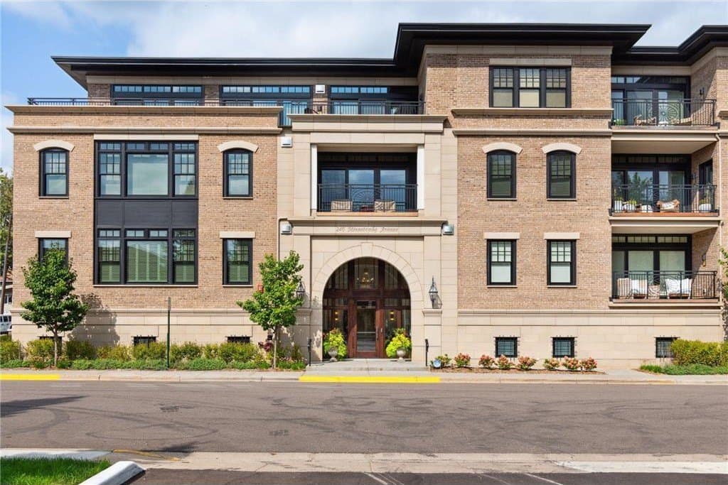 240 Minnetonka Ave S Apt 203, Wayzata