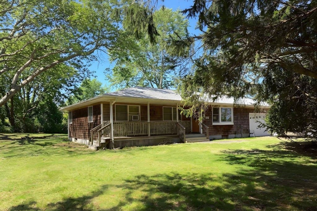 225 W Lake Dr, Montauk