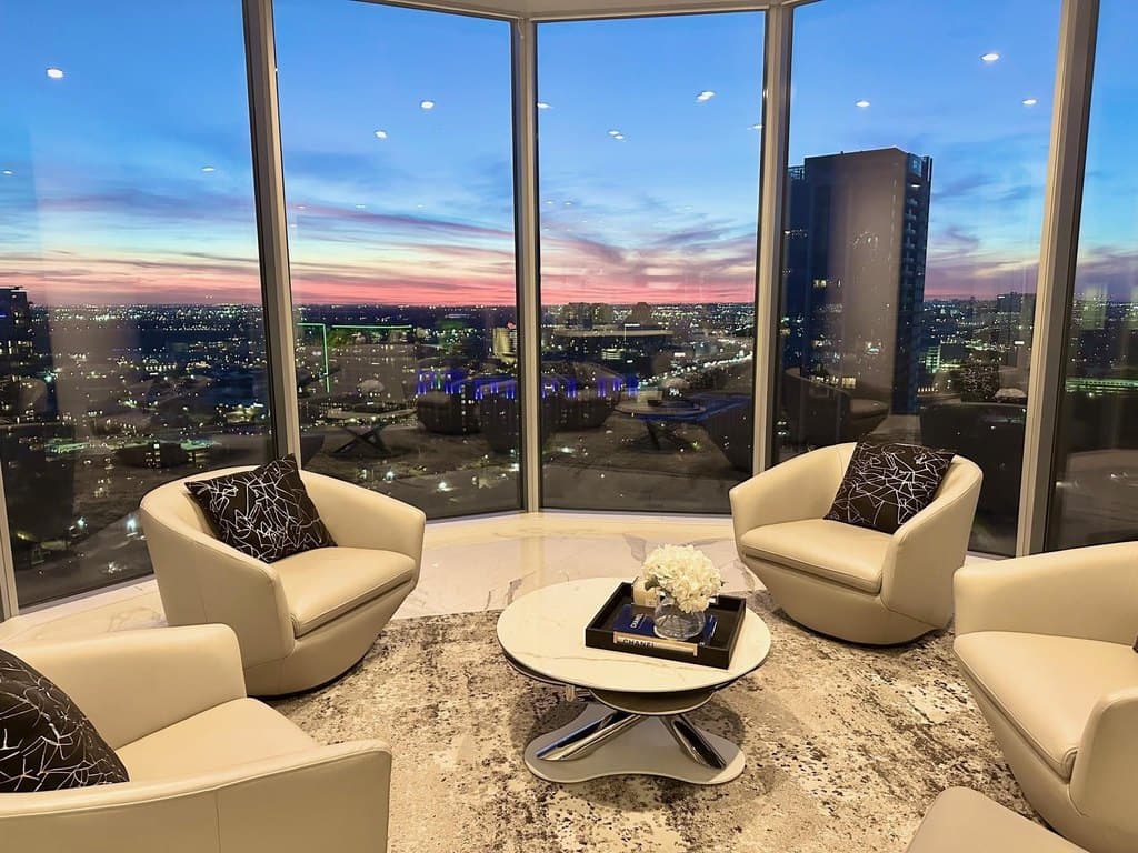 2900 McKinnon St Apt 2204