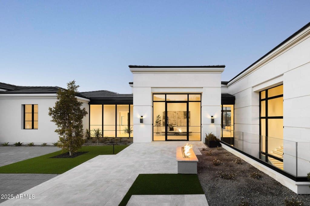 6512 E Hummingbird Ln, Paradise Valley