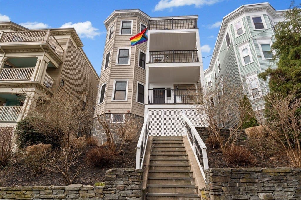 21 Peverell St Apt 1