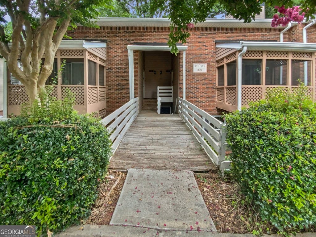 309 Quail Run, Roswell