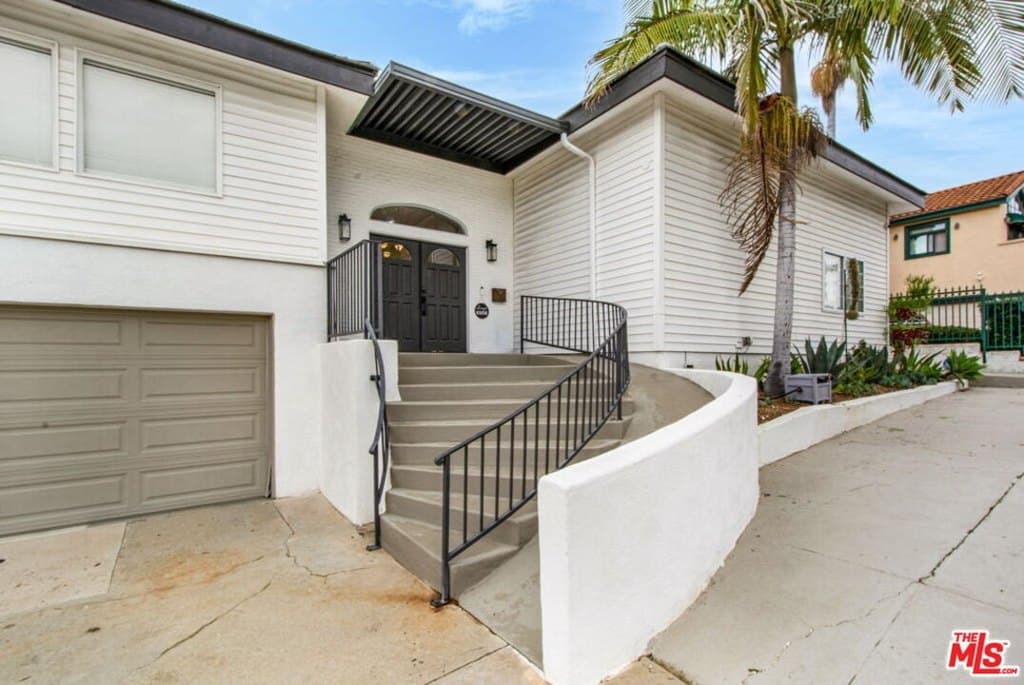 5625 S Sherbourne Dr