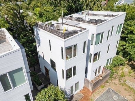 3642A Interlake Ave N