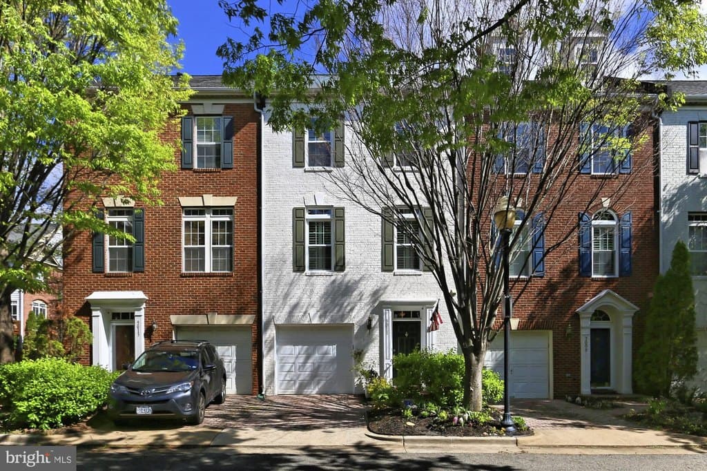 5011 Waple Ln, Alexandria