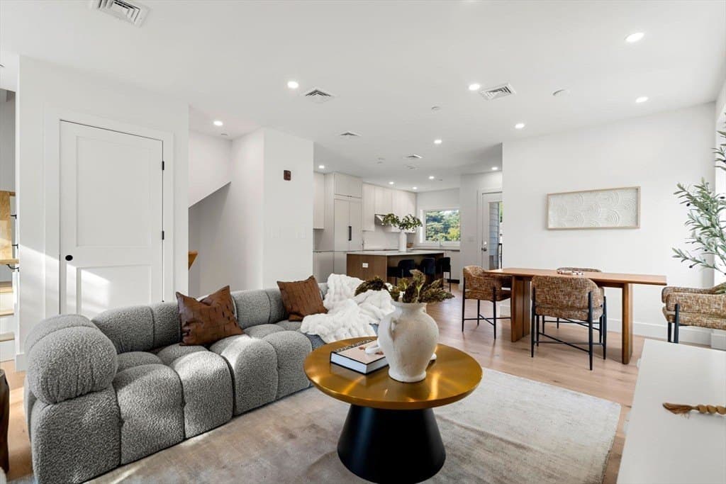 16 Elm St Unit 16, Newton