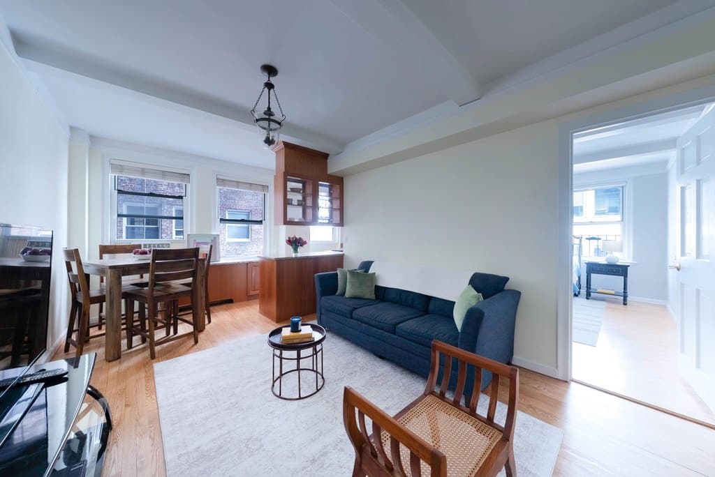 333 E 43rd St Apt 417, New York